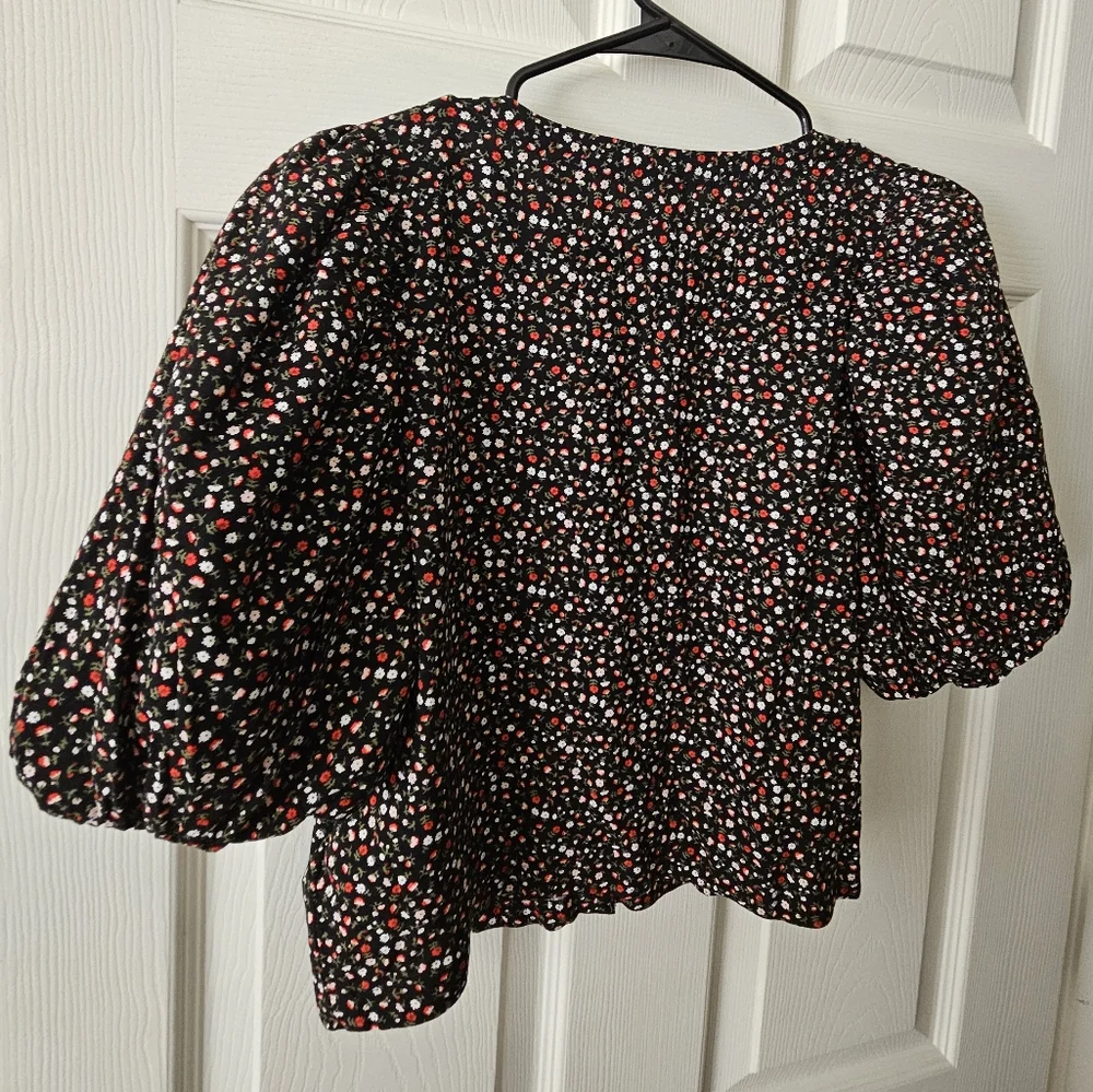 Levi's Cropped Shirt - Picture 3 of 3